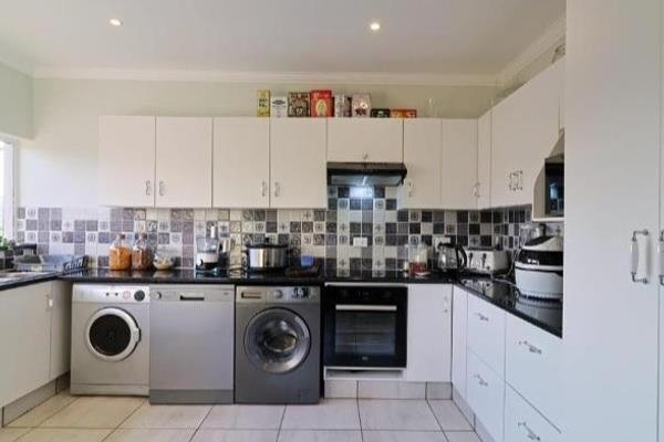 Please note that the property is available to rent or buy
1 February move in preferred ...