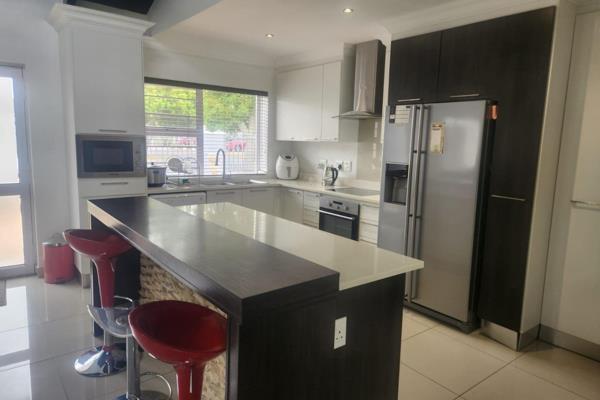 Semi Furnished House to rent 1 March 2025
Professional people to apply
Kitchen  - Double basin / Built in Microwave / Fridge / Blinds ...