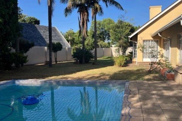 Unfurnished beautiful family home plus cottage.
 
The house offers 3 bedrooms 2 bathrooms, kitchen, dining area, lounge with doors ...