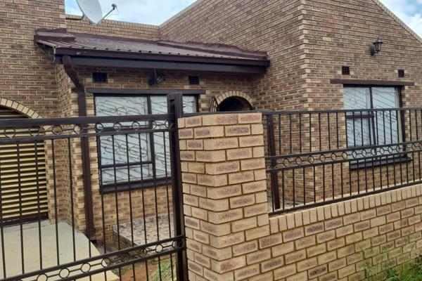 The property is in Kwa-thema Ext 7. The area is very good area with shops and schools in walking distance .

The house 
4 ...