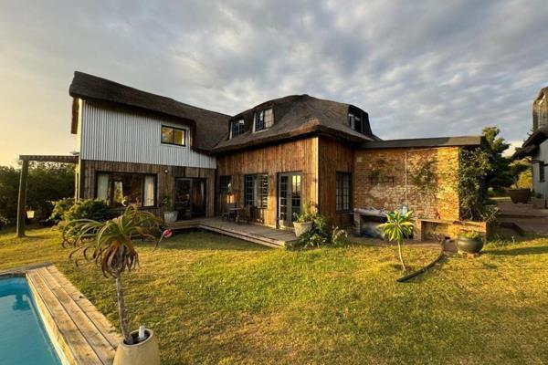 This Dreamy property is situated approximately 12km outside Sedgefield in the rural areas. A lovely 25ha piece of paradise consists of ...