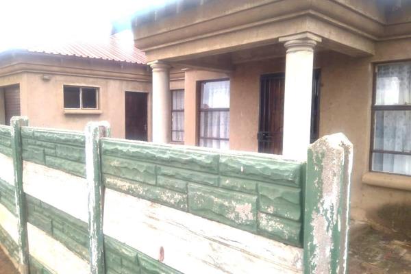 For Sale is a 3 bedroom house with fairly large rooms in Wattville, Benoni. The property ...