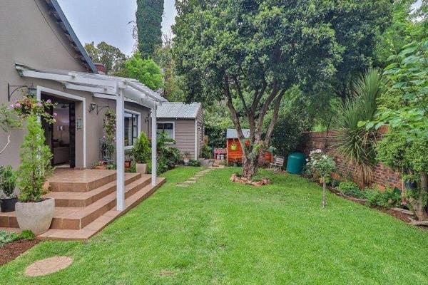 This well-maintained family home in the leafy suburb of Edenvele, offers spacious ...