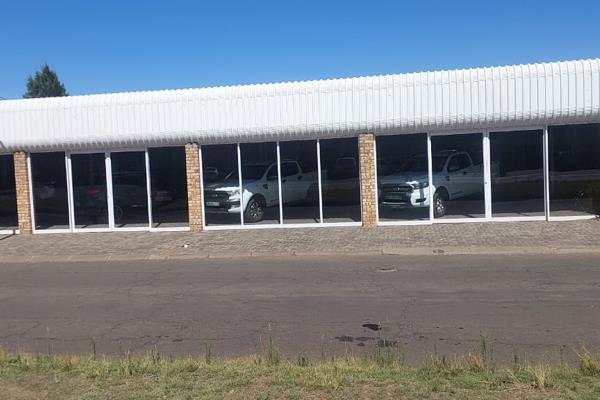 Stunning closed vehicle showroom with frontage on the main motor street in Bloemfontein (Church Street). Showroom has a service road in ...