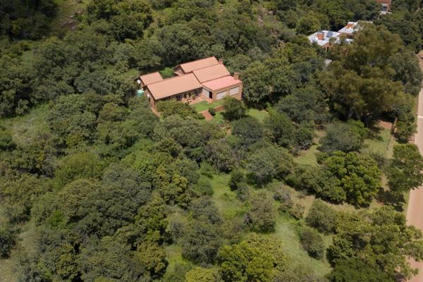 This low maintenance 4 bedroom home is set on an 8579m &#178; property, has a bushveld garden with grassy areas for soaking up the sun ...