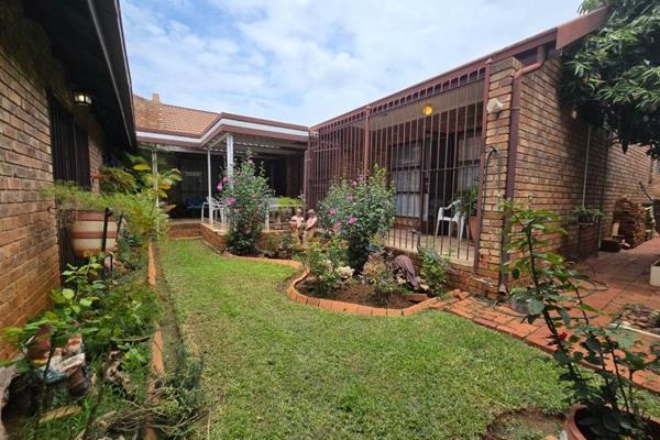 **Discover Your Dream Home in Magalieskruin, Pretoria!**

Welcome to this spacious 3-bedroom freestanding home, nestled in the heart of ...