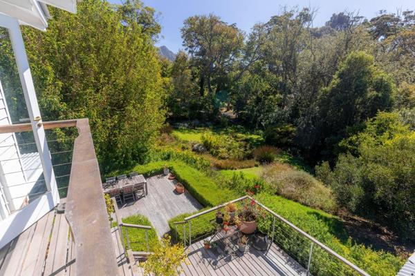 Sole Mandate
Entry into the home from the triple garage is through a French inspired courtyard into what is always the heart of the ...