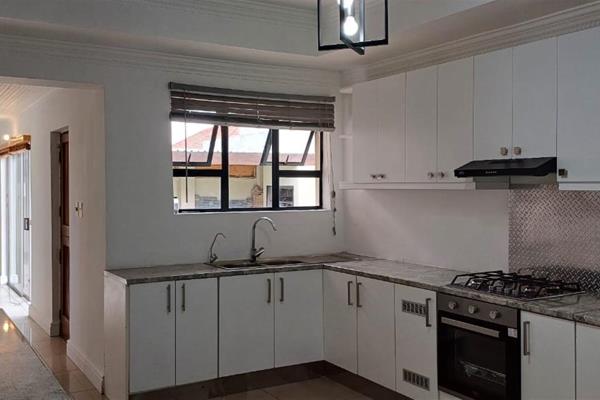 Charming Modern 3-Bedroom Home in Parow 

Welcome to your dream home! This charming and modern 3-bedroom residence in Parow offers ...