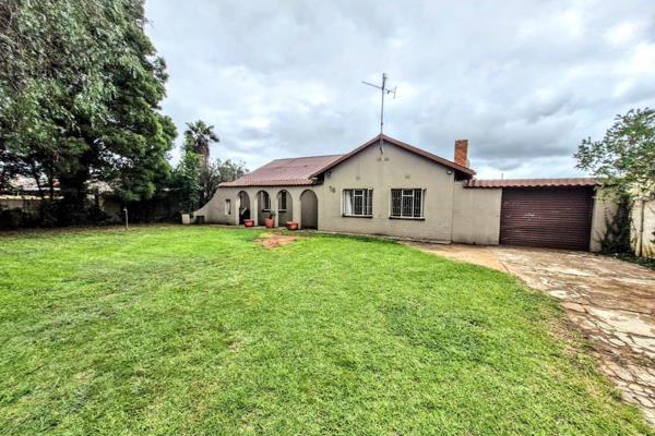 Bargain of the month!!!

Nestled in a quiet corner of Daggafontein, this incredible property offers the perfect blend of tranquility ...