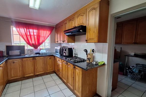 3 Bedroom House to rent in Moreletapark!
The property consists of the following:
* Main 3 Bedroom House
* 2 Flatlets (both ...