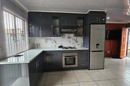 3 Bedroom House for sale in Protea Glen