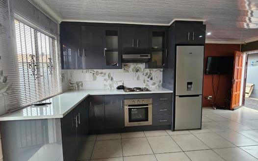 3 Bedroom House for sale in Protea Glen