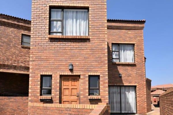 Townhouse In Liefde en Vrede

Looking on all Investors, looking to purchase a property ...