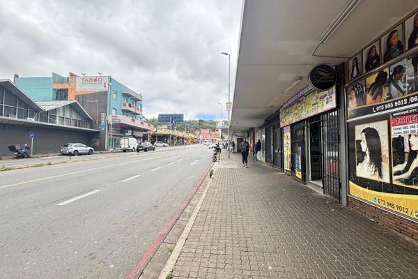 This 75sqm retail space located on the bustling Louis Botha Avenue offers an excellent ...