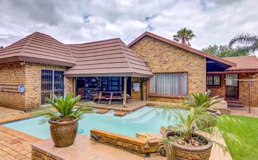 3 Bedroom House for sale in Sunward Park