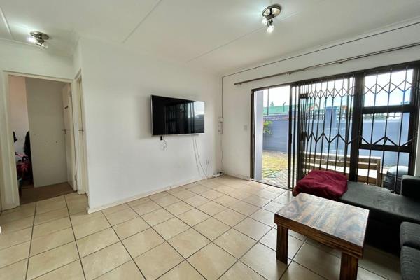 2 Bedroom Apartment for sale in Grassy Park.

This neat 2  bedroom ground floor apartment in Grassy Park has just become available. ...