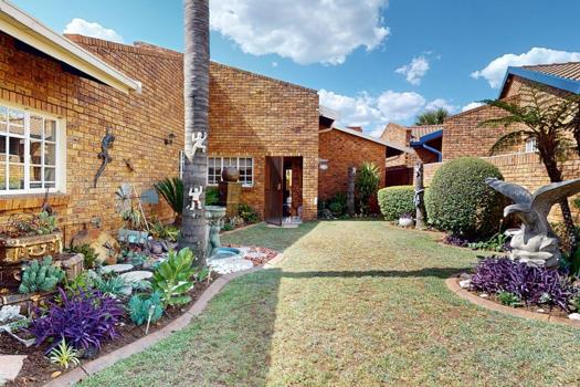 3 Bedroom House for sale in Sunward Park