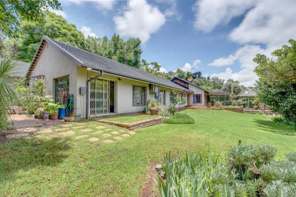 Erf No: 378
Land Size:  1275 sqm
House Size:  308,75 sqm 
Rates:  R 1 680,52
Price:  R 2 200 000
 
SITUATED IN TRANQUIL SOUGHT AFTER ...