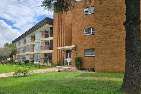 2 Bedroom Apartment For Sale in Ned Redruth Johannesburg 

BUYING POINTS:- 
* Two Bedrooms 
* One Bathroom 
* Kitchen 
* Lounge ...