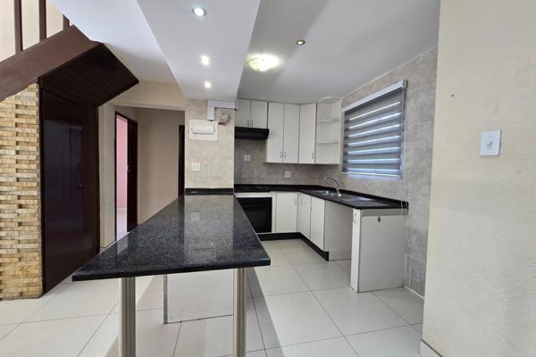 Blushing bassonia! 
BUYING POINTS:- 

* Two well sized bedrooms 
* Modern bathroom 
* Open plan kitchen 
* Sunfilled lounge 
* ...