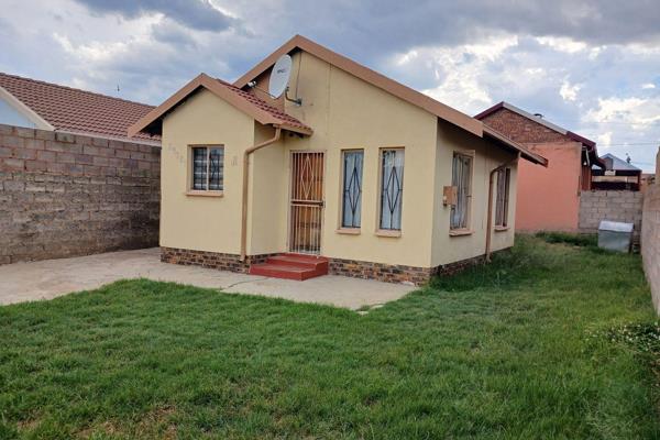 This charming well priced property located in a much sought after location in Soweto.
Consist of the following :
- 2 sizeable ...