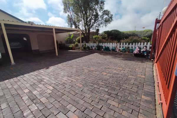 Nestled in a well-established area of Randfontein, close to malls and schools, this stunning property offers the ultimate blend of ...