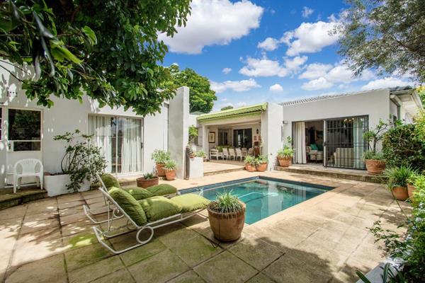 Nestled on a prime street in the sought-after Parkhurst neighborhood, this delightful 3-bedroom, 2-bathroom home offers an idyllic ...