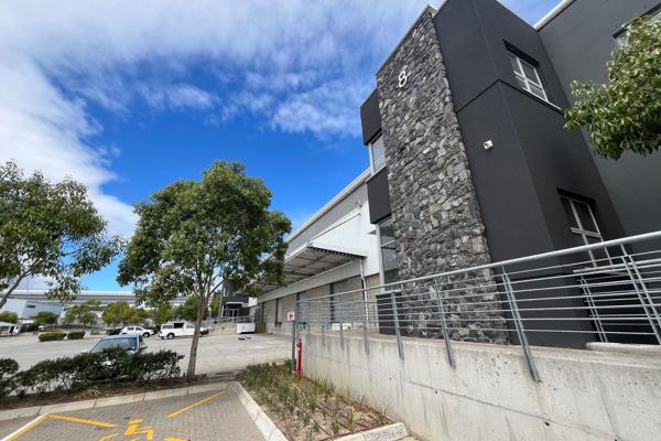 This modern 5100m2 warehouse with 500m2 office space is situated in a secure park in Montague Gardens, offering an ideal combination of ...