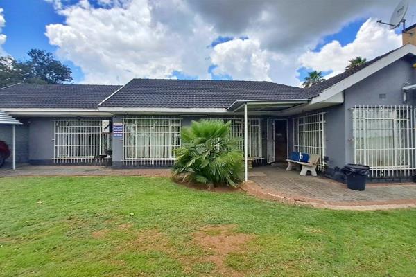 Discover the ultimate family haven in this exquisite 4-bedroom home, perfectly situated in the heart of Risiville. Combining elegance ...