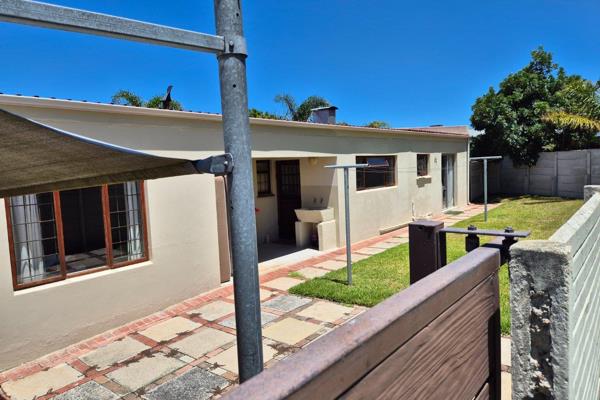 Long term rental - 3 bedroom, 2 bathroom home with open plan living areas, single garage, carport, small garden. R18000pm excl ...