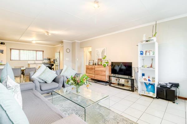 Amazing new Release in Waverley!

Large, bright and immaculately renovated North facing apartment in Waverley. 
Situated a stone’s ...