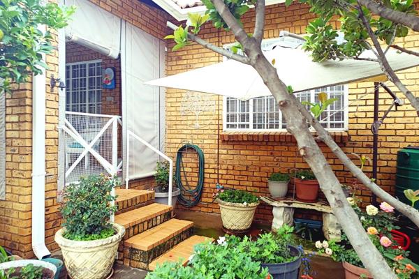 Nestled in the heart of Cullinan, this delightful 2-bedroom, 1-bathroom townhouse offers the perfect blend of comfort, style, and ...