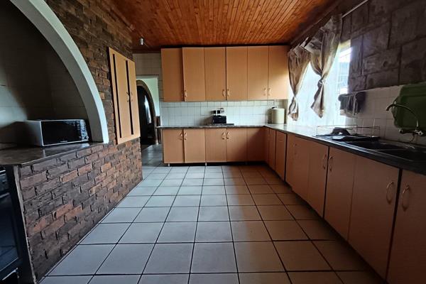 his plot in Pelzvale is offering:
Four well sizes Bedrooms
Three Bathrooms
Guest ...