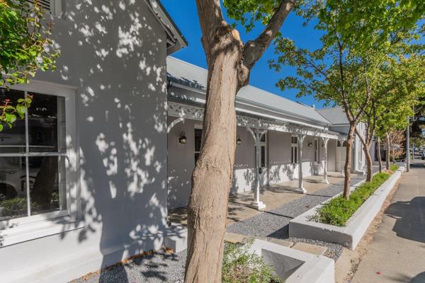 A perfect blend of comfort, style, and Paarl&#39;s laid-back charm – your new 2-bedroom apartment awaits.

There’s something uniquely ...