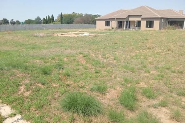 This is a Vacant land situated in Glen Austin , 2KM from Olifantsfontein Road, away from the noise and crowd , it has great potential ...