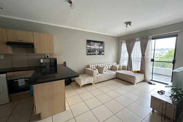 This fully tiled open-plan flat in excellent condition is located within the sought-after Jackal Creek Golf Estate.
   	Layout: The lounge, dining room, and kitchen seamlessly connect in an open-plan design, leading out to a ...