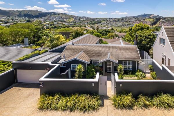 Exclusive sole mandate! An Exceptional Home in the Heart of Protea Valley! 

This immaculate 4-bedroom residence, accompanied by a ...