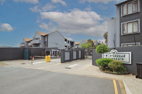 Contemporary 2 bedroom ground floor apartment to let in Midrand.

Neat as a pin. Suitable for small families, students or young ...