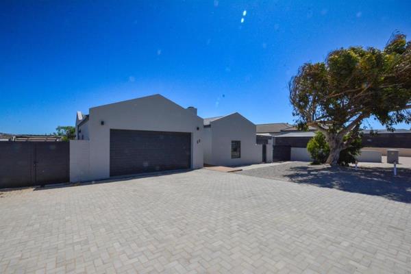 Contemporary 4-Bedroom Home for Sale in Country Club, Langebaan 

Welcome to your future home—a stunning, modern 4-bedroom property ...