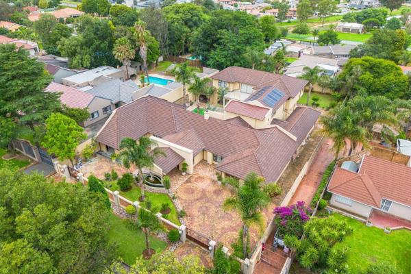 SOLE MANDATE:
Welcome to this massive double-story property on a large 1983m2 stand and over 700m2 of under-roof living area. This home ...