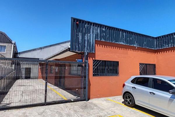 Prime location on busy Connaught Road, just off Francie van Zijl drive. Features ...