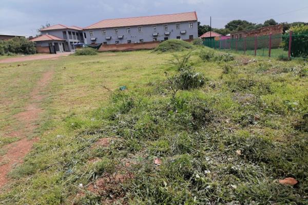 Vacant land at block AA
Good for any kind of business
5 Walk to the new mall