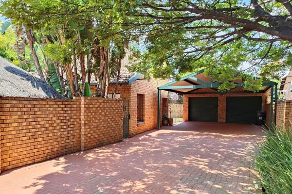 Presenting a neat, comfortable family home on one level situated in the heart of a 24/7 gated area within walking distance to Bakenkop ...