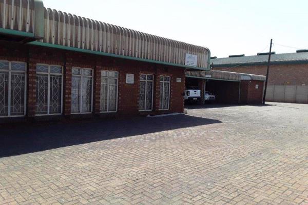 Industrial workshop with rental contracts in place.
Easy access to all major routes.
Safe and secure parking available.
Inside is a ...