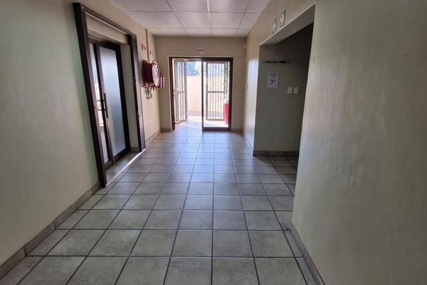 This spacious room is available within a medical centre in Wierda park.

It is a big open space and can be changed to have a smaller ...