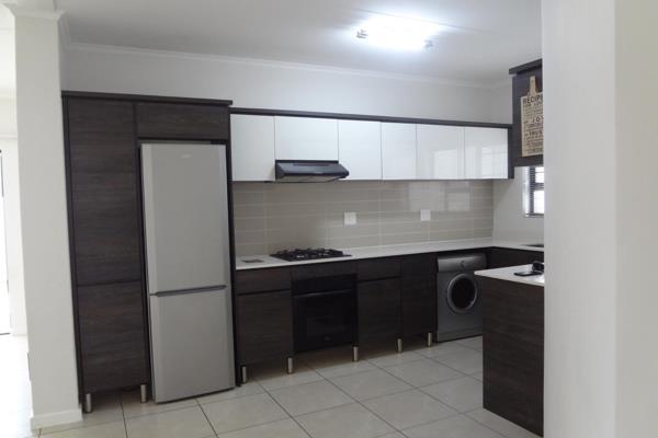 Modern ground-floor apartment in Malakite, Greenstone Hill.

Featuring a 3 bedroom 2 ...