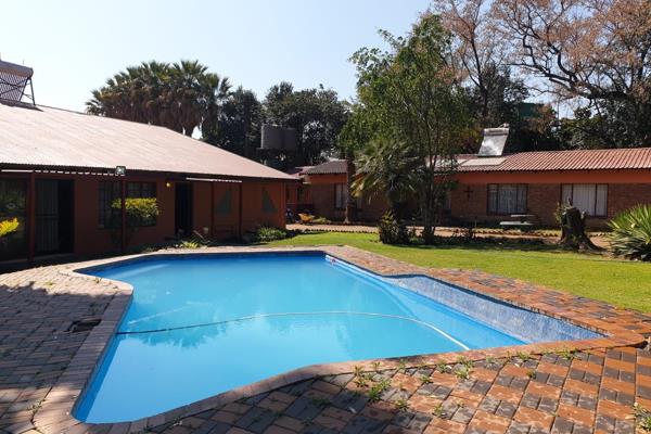 4.4ha Smallholding 

Main House:
4 Bedrooms
2 Bathrooms
Additional TV/Game Room
Expansive Living Room &amp; Dining Room
Large ...