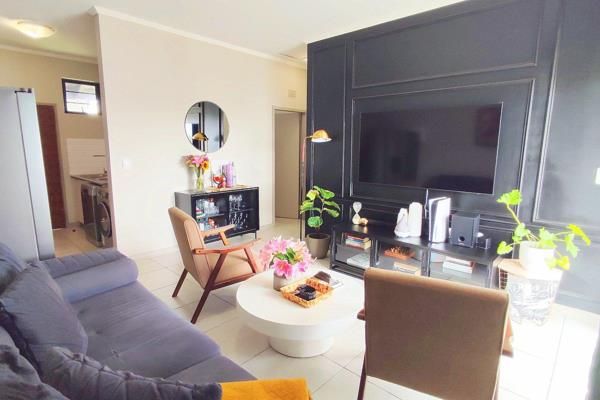 This Modern two bedroom apartment offers a comfortable and convenient living space for the young professional. 

The apartment ...