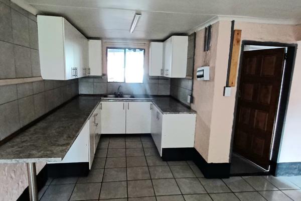 This Apartment offers the following:
1 Bedroom with build in cupboards
1 Bathroom ( shower, toilet and basin)
Living room with Open ...