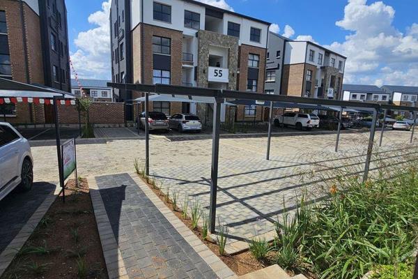 Luxury three-bedroom apartment available immediately at a newly developed Estate in the Eastern side of Pretoria Mooikloof area.

This ...